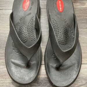 Okabashi Black Textured Sandals womens size large